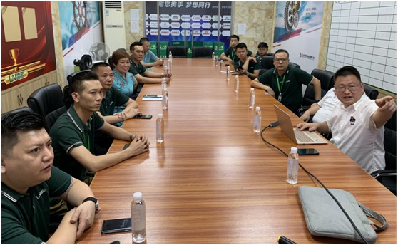 三只兔總裁韓軍一行蒞臨雷諾瓷磚膠參觀考察，初步達(dá)成合作意向